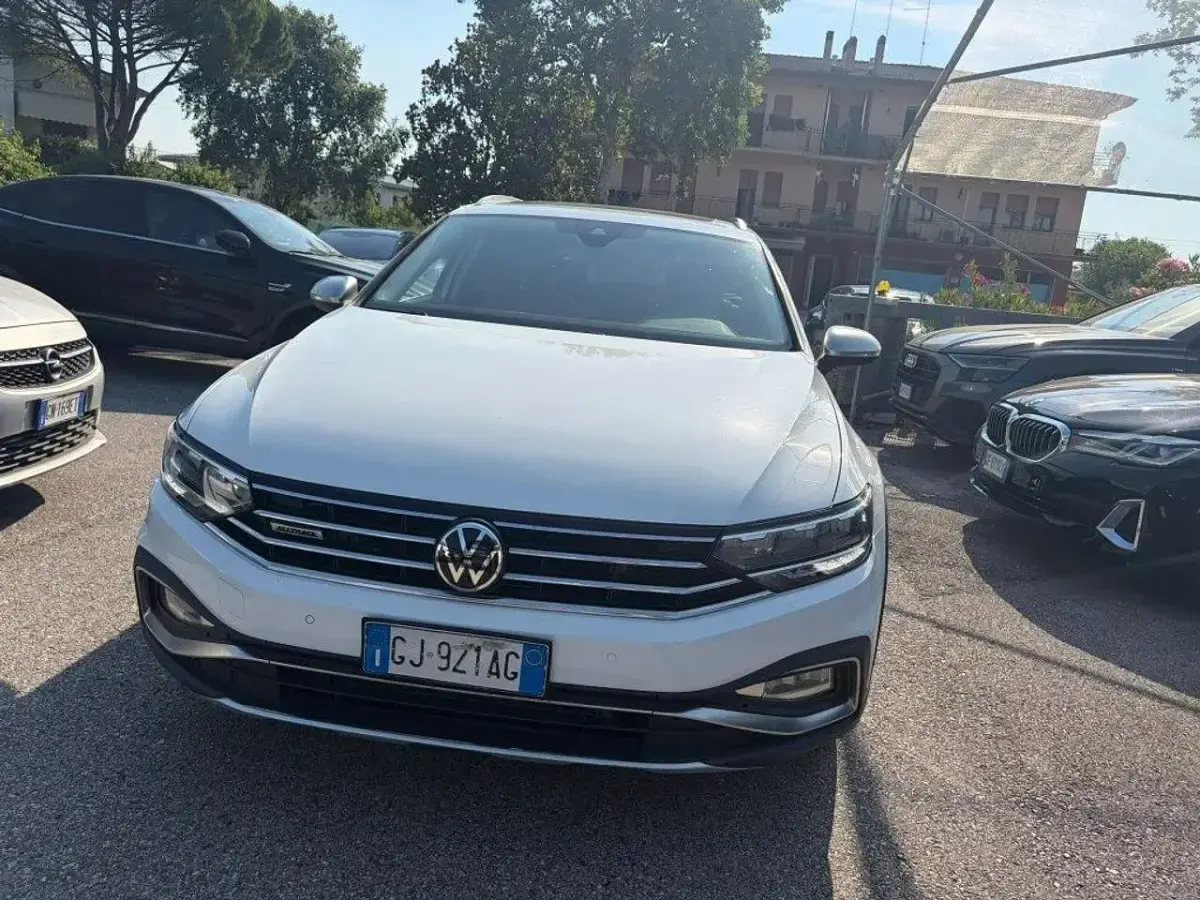 Usata VW Passat Alltrack Business 200 CV (147 kW) 2022 Bianco Station wagon