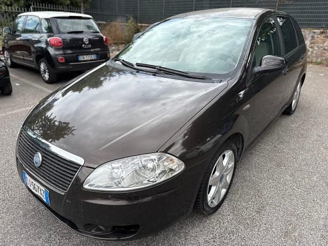 Grigio(met.) Usata 2007 Fiat Croma Station wagon | 900 € (Ottimo prezzo) - Immagine 1/4