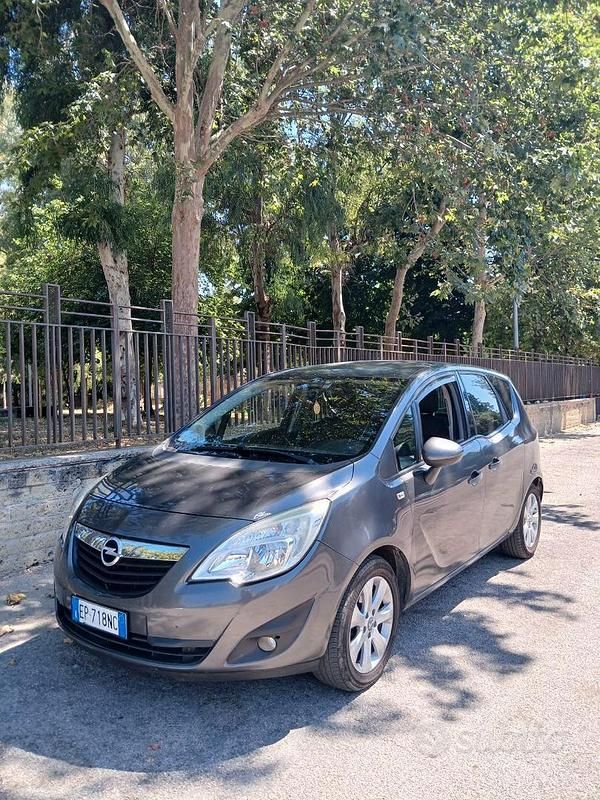 Usata Opel Meriva 95 CV (69 kW) 2013 Grigio Monovolume