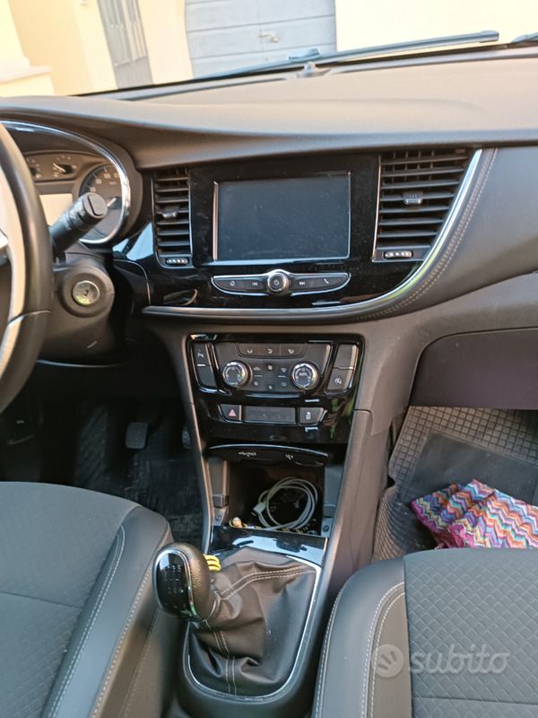 Grigio Usata 2017 Opel Mokka SUV | 12.500 € (Buon prezzo) - Immagine 1/4