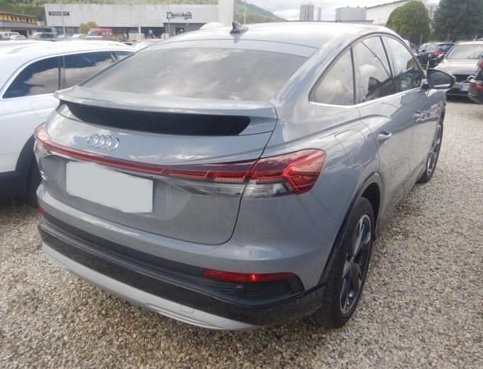 Usata Audi Q4 Sportback e-tron Ambiente 210 kW (286 CV) 2024 Grigio SUV