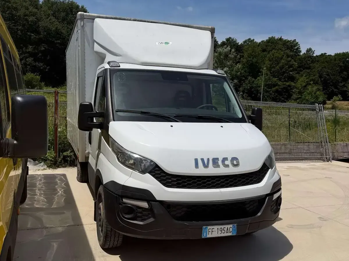 Usata Iveco Daily 145 CV (106 kW) 2016 Bianco Furgone