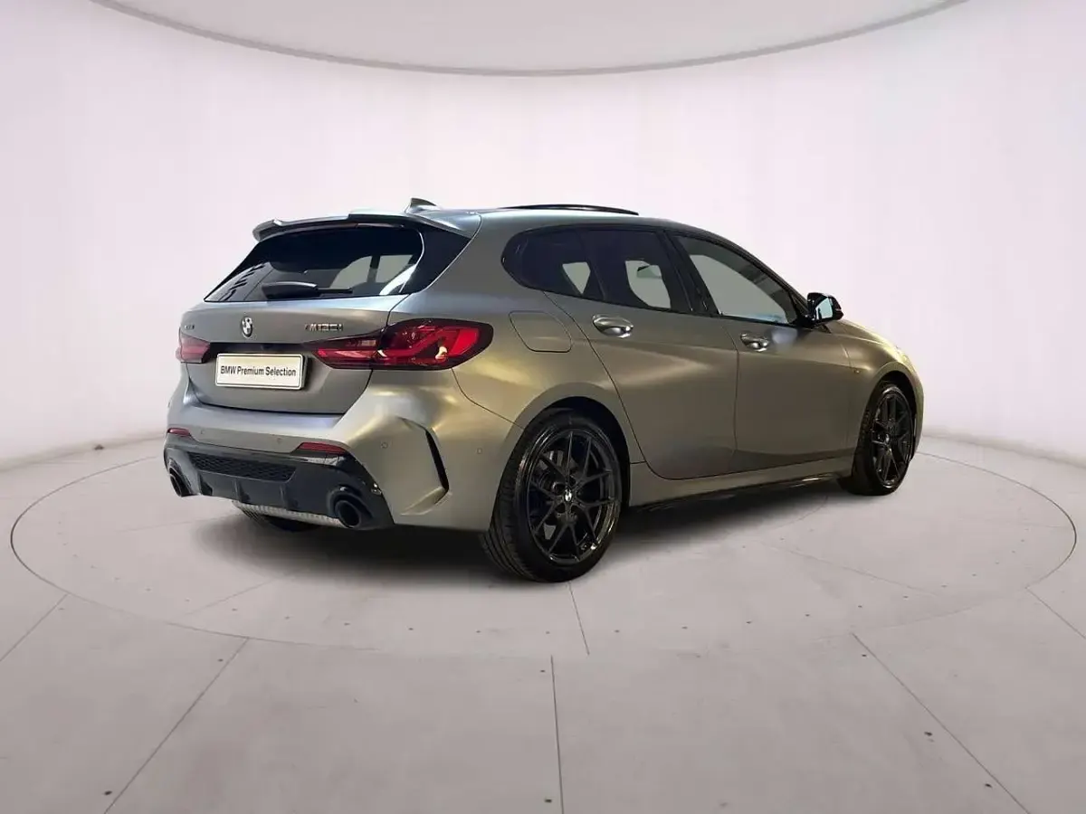 Usata BMW M135 306 CV (225 kW) 2023 Frozen pure grey Utilitaria