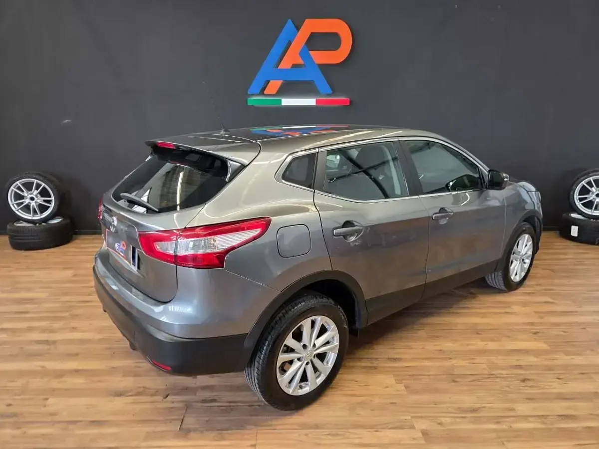 Usata Nissan Qashqai Tekna 131 CV (96 kW) 2016 Grigio SUV