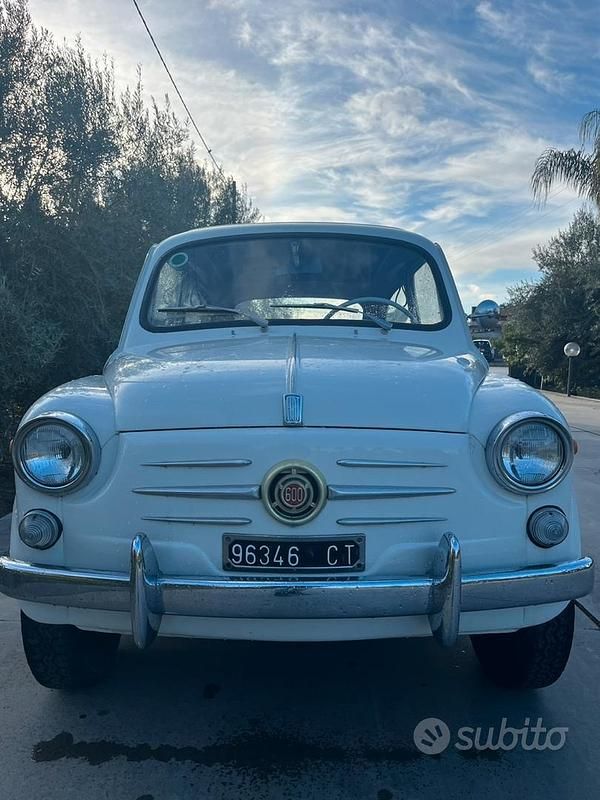 Bianco Usata 1960 Fiat 600D | 6850 € - Immagine 1/4