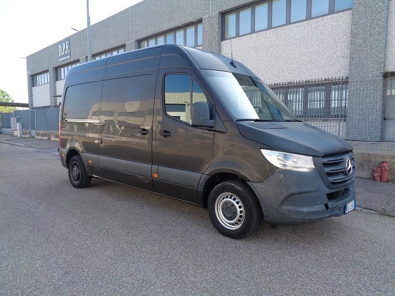 Usata Mercedes Sprinter 114 CV (83 kW) 2020 Marrone Furgone