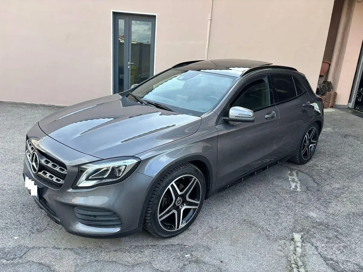 Usata Mercedes GLA200 Premium 151 CV (111 kW) 2019 Grigio SUV