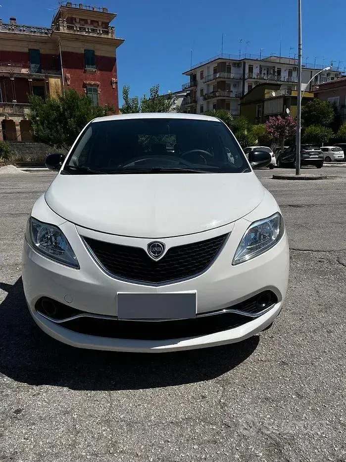Usata Lancia Ypsilon 95 CV (69 kW) 2017 Bianco Utilitaria