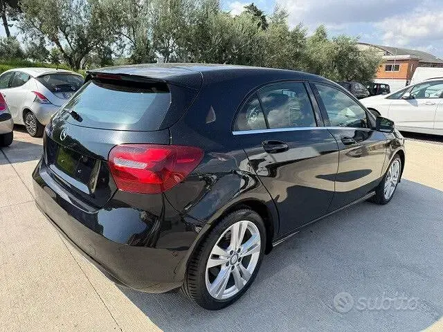 Usata Mercedes A180 Executive 109 CV (80 kW) 2017 Nero Utilitaria