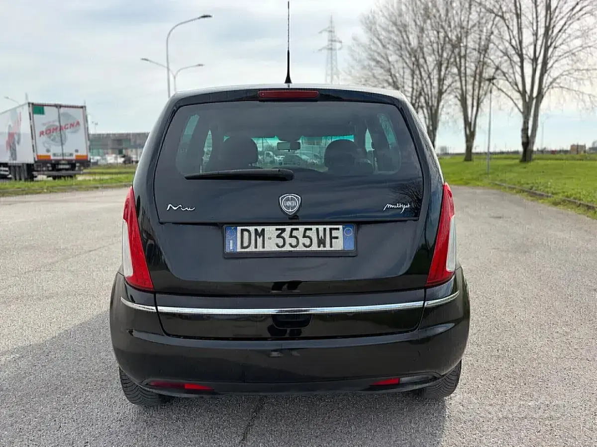 Usata Lancia Musa 101 CV (74 kW) 2008 Nero Monovolume