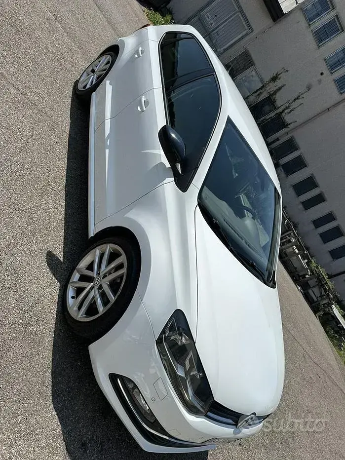 Usata VW Polo 75 CV (55 kW) 2015 Bianco Utilitaria
