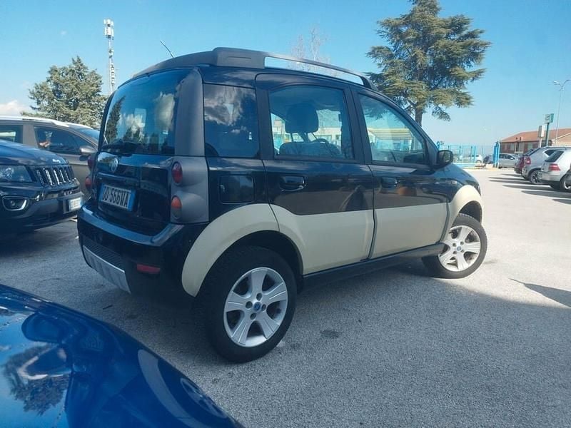 Usata Fiat Panda 4x4 Cross 69 CV (50 kW) 2006 Nero Utilitaria