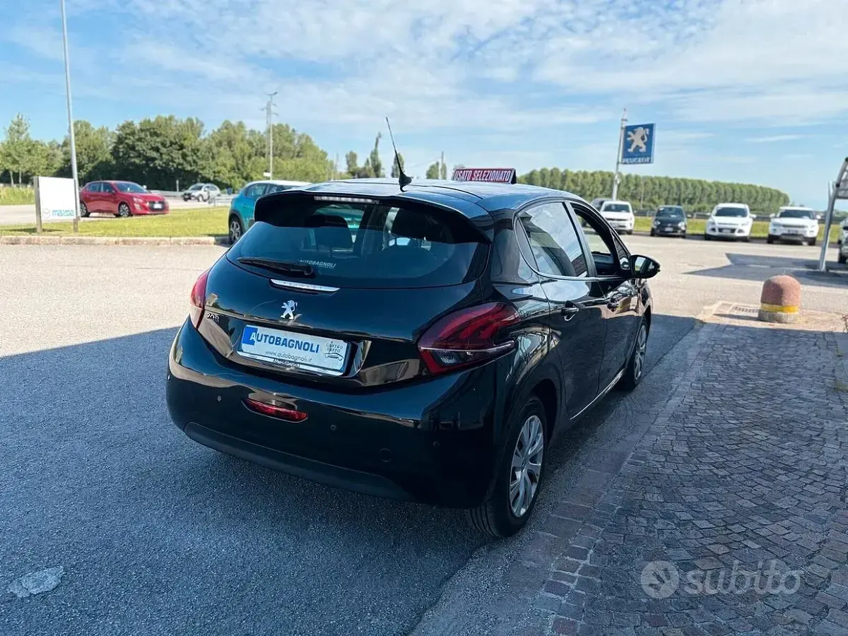 Usata Peugeot 208 Active 102 CV (75 kW) 2019 Nero Utilitaria