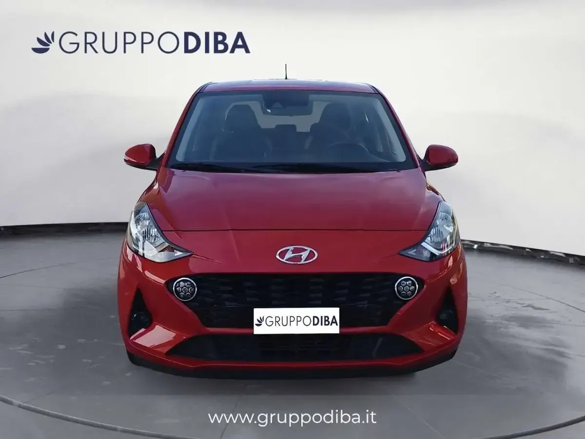 Usata Hyundai i10 100 CV (73 kW) 2023 Rosso Utilitaria