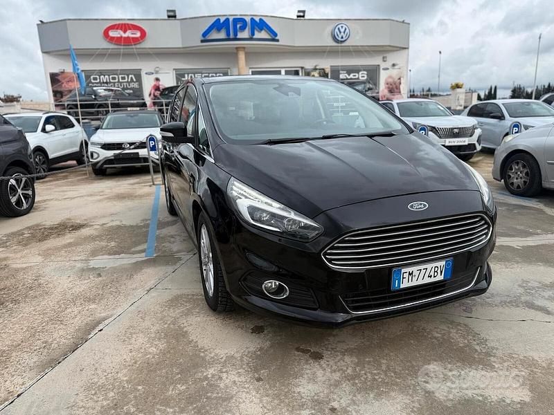 Usata Ford S-MAX Titanium 180 CV (132 kW) 2017 Nero Monovolume
