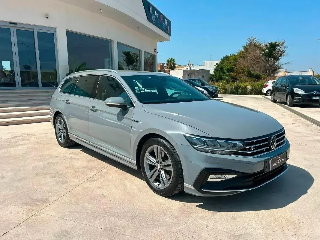 Usata VW Passat Business 150 CV (110 kW) 2023 Grigio Station wagon