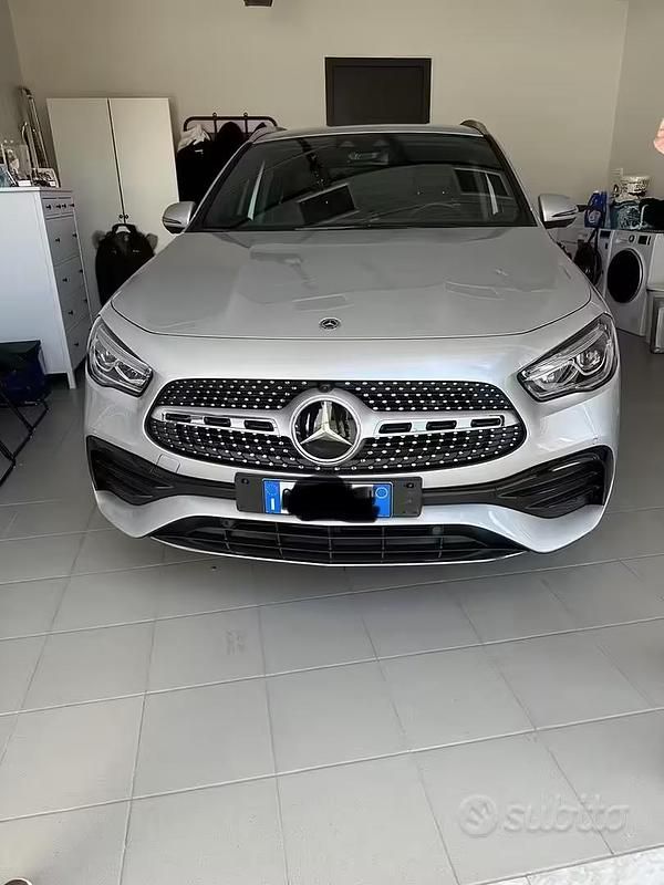 Usata Mercedes GLA200 Premium 150 CV (110 kW) 2020 Grigio SUV