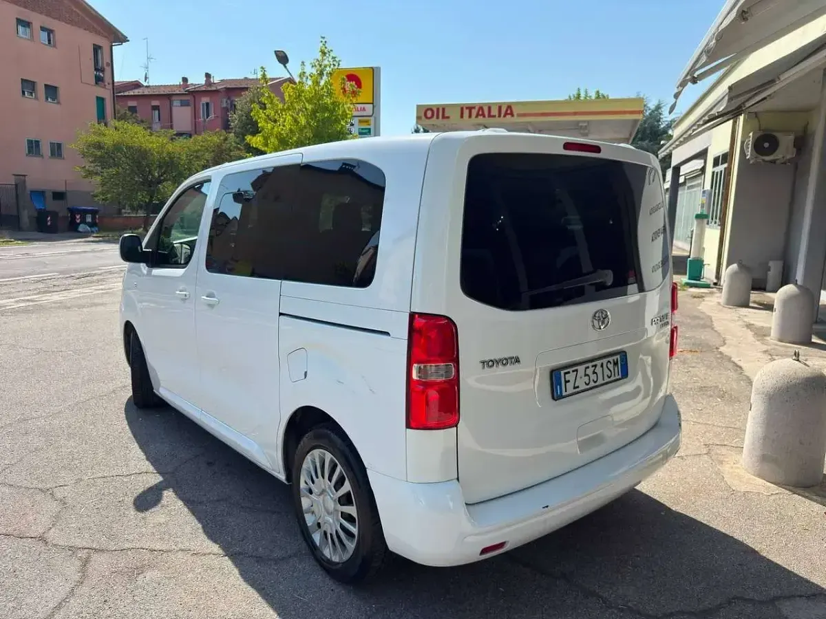 Usata Toyota Proace Verso 120 CV (88 kW) 2019 Bianco Station wagon