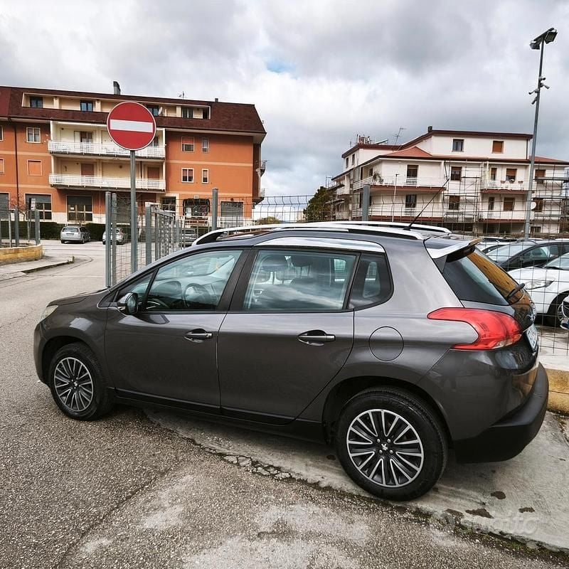Usado Peugeot 2008 Active 92 HP (67 kW) 2015 Cinzento SUV