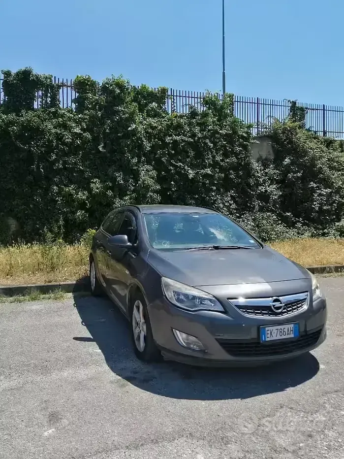 Usata Opel Astra 110 CV (80 kW) 2011 Station wagon
