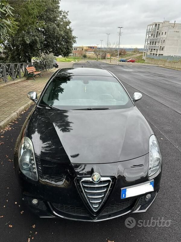 Nero Usata 2011 Alfa Romeo Giulietta Due volumi | 5500 € (Super prezzo) - Immagine 1/4