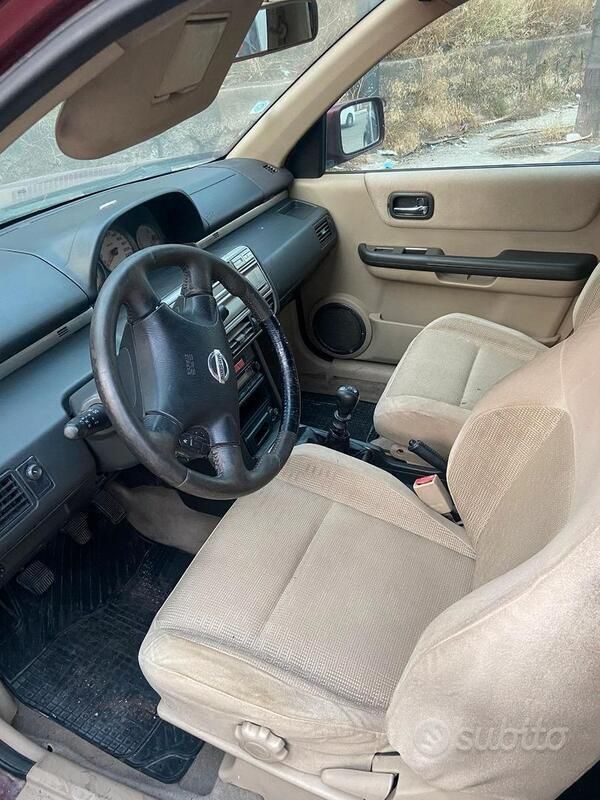Usata Nissan X-Trail 114 CV (83 kW) 2002 Rosso SUV