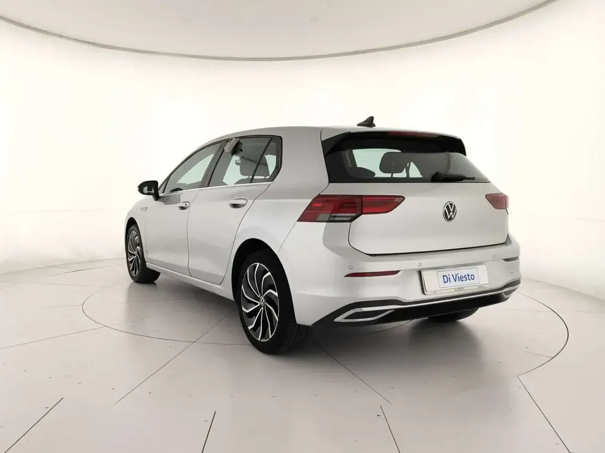 Usata VW Golf VIII Style 131 CV (96 kW) 2023 Grigio Berlina
