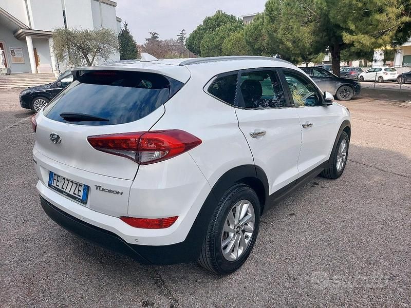 Usata Hyundai Tucson Xpossible 141 CV (103 kW) 2016 Bianco SUV