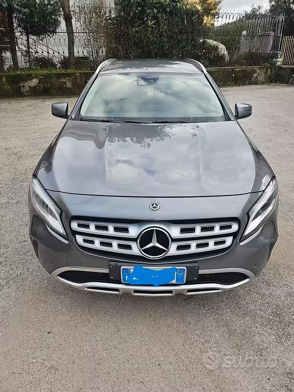 Usata Mercedes GLA200 Premium 136 CV (100 kW) 2019 Grigio SUV