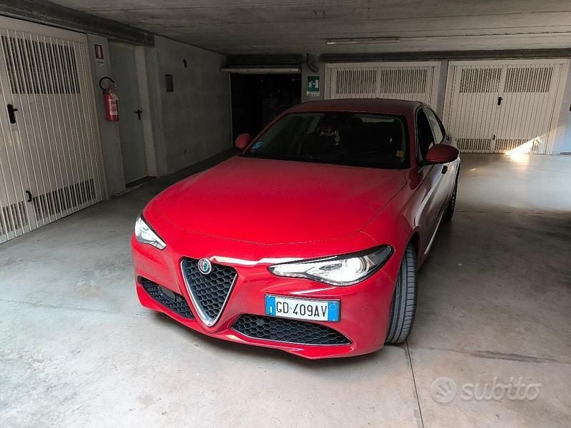 Usata Alfa Romeo Giulia 160 CV (117 kW) 2020 Rosso Berlina