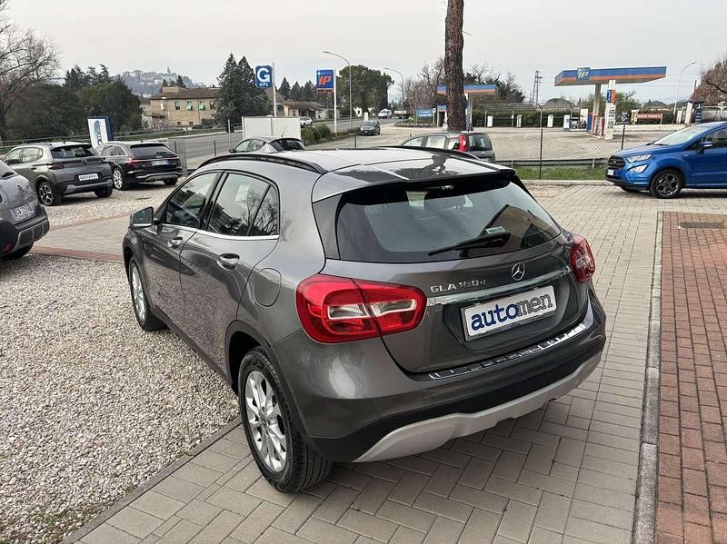 Usata Mercedes GLA180 Business 109 CV (80 kW) 2017 Grigio SUV