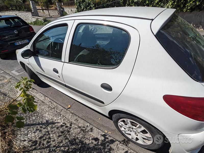 Usata Peugeot 206+ 60 CV (44 kW) 2010 Bianco Utilitaria