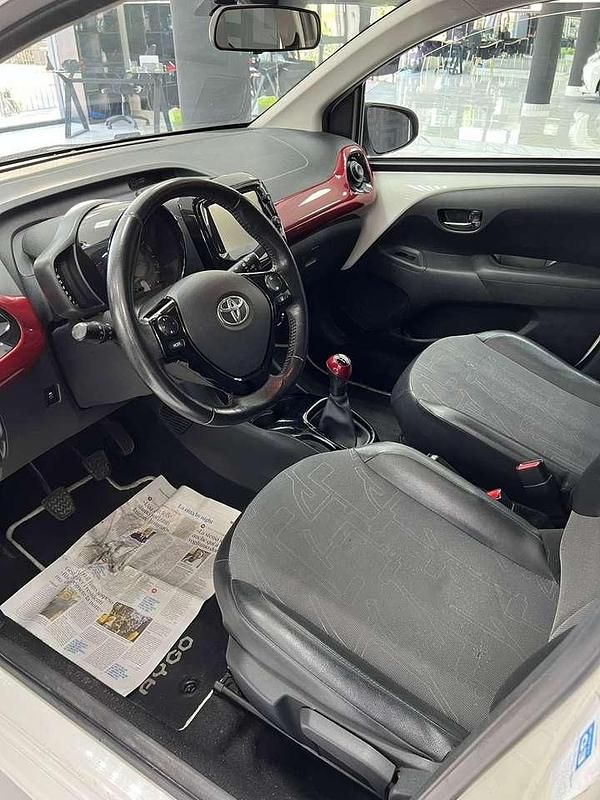 Usata Toyota Aygo X-play 69 CV (50 kW) 2017 Bianco Utilitaria