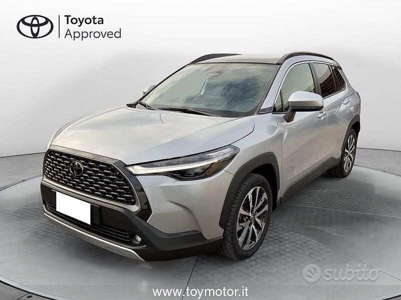 Grigio Usata 2024 Toyota Corolla Cross Lounge SUV | 32.900 € (Buon prezzo) - Immagine 1/3