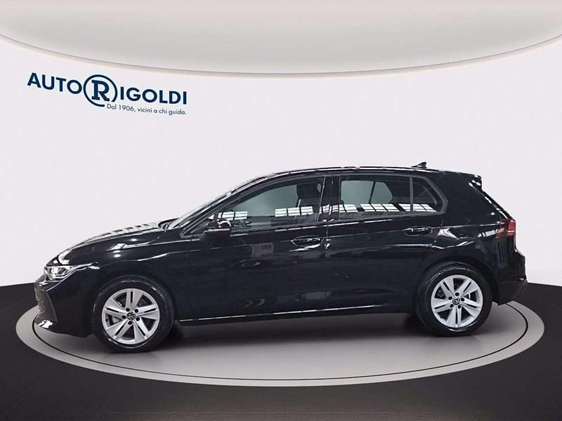 Usata VW Golf VIII Life 116 CV (85 kW) 2025 Grenadill black metallizzato Berlina