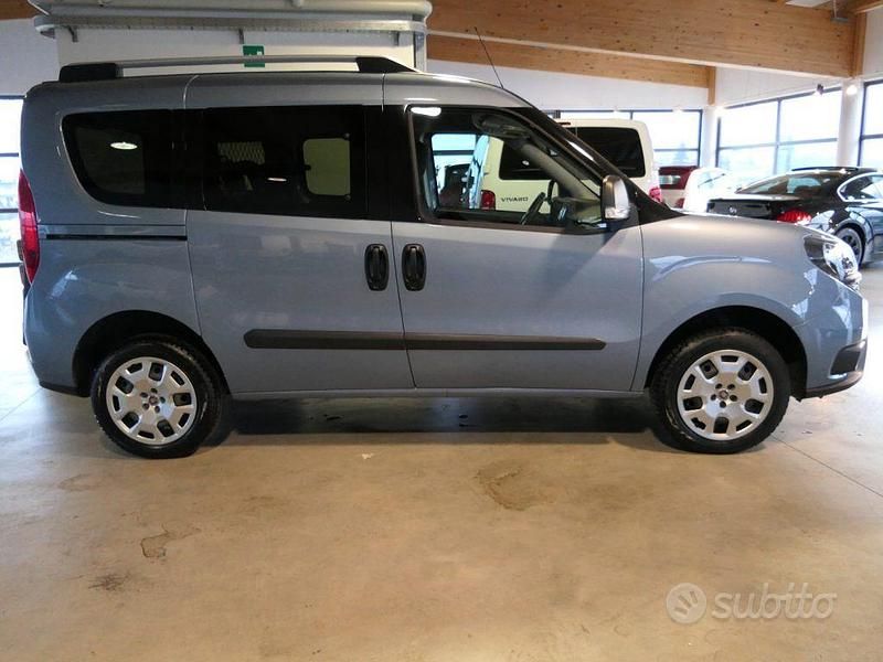 Usata Fiat Doblò Easy 120 CV (88 kW) 2020 Azzurro Monovolume