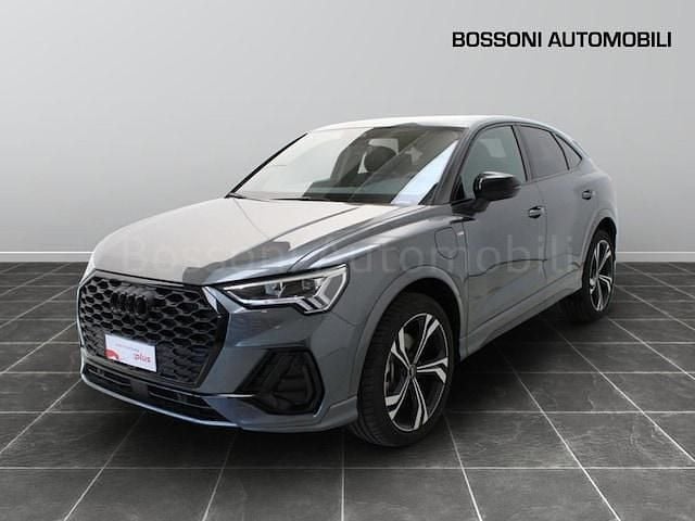 Grigio daytona perla Usata 2024 Audi Q3 Ambiente SUV | 47.900 € - Immagine 1/4