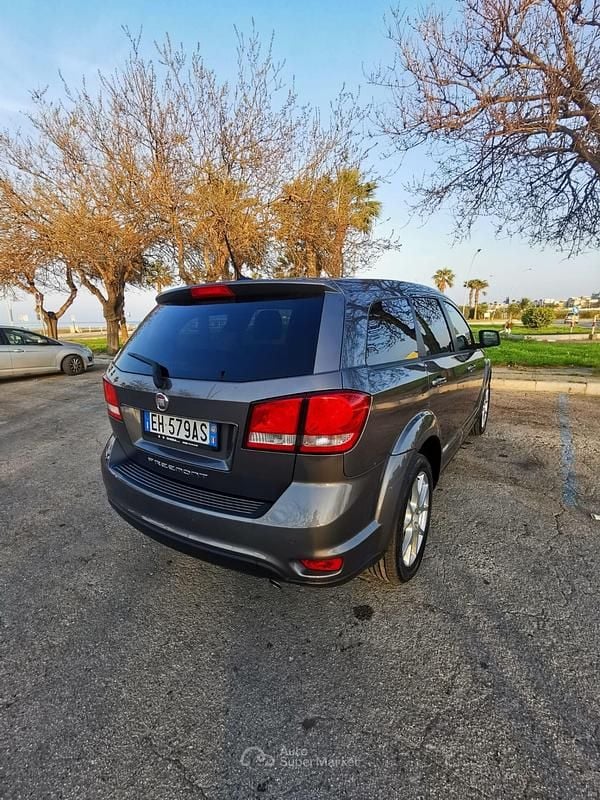 Usata Fiat Freemont 170 CV (125 kW) 2011 Grigio SUV