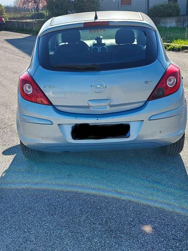Usata Opel Corsa Edition 80 CV (58 kW) 2010 Blu/azzurro Utilitaria