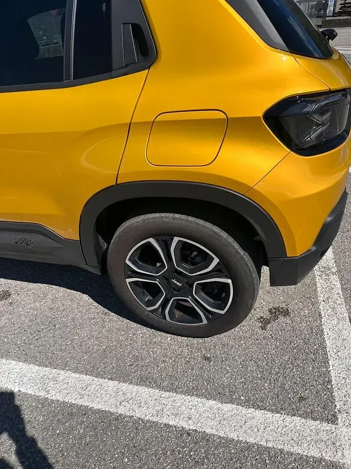 Usata Jeep Avenger Summit 101 CV (74 kW) 2024 Giallo SUV