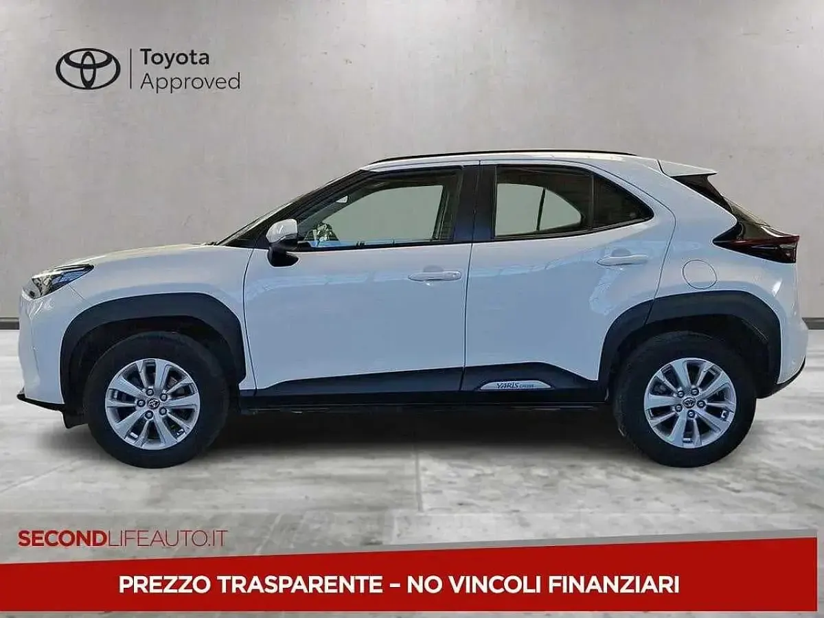 Usata Toyota Yaris Active 116 CV (85 kW) 2023 Bianco Utilitaria