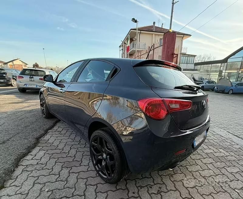 Usata Alfa Romeo Giulietta Business 120 CV (88 kW) 2018 Antracite Utilitaria