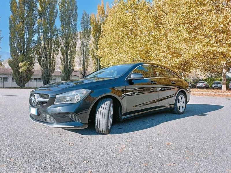 Usata Mercedes CLA200 Shooting Brake Business 136 CV (100 kW) 2017 Nero Station wagon
