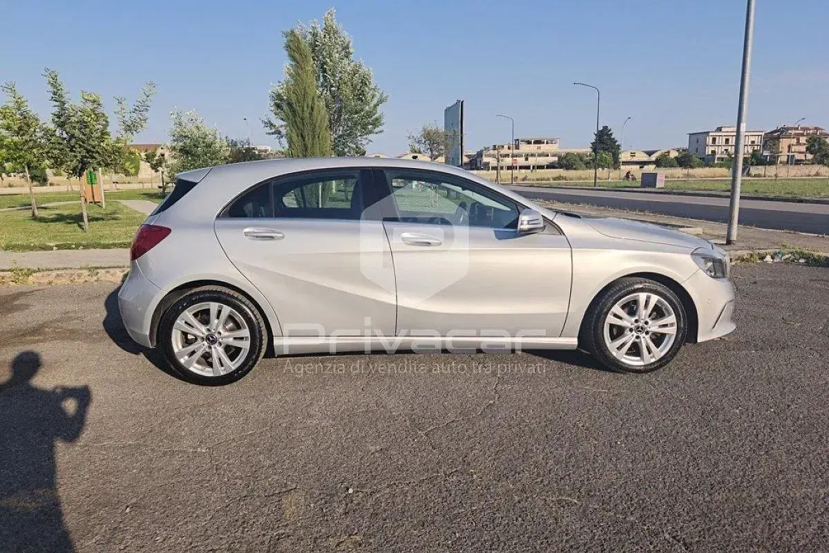 Usata Mercedes A180 109 CV (80 kW) 2017 Grigio Berlina