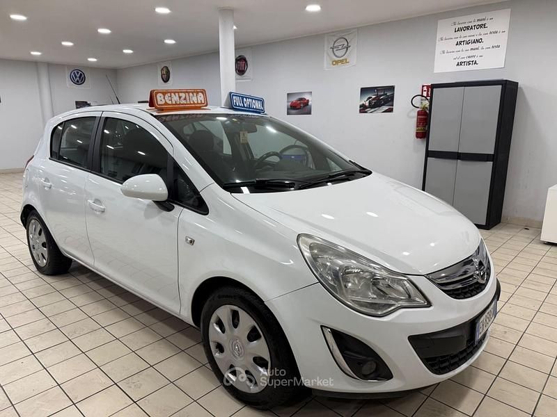Usata Opel Corsa Cosmo 86 CV (63 kW) 2011 Bianco Berlina