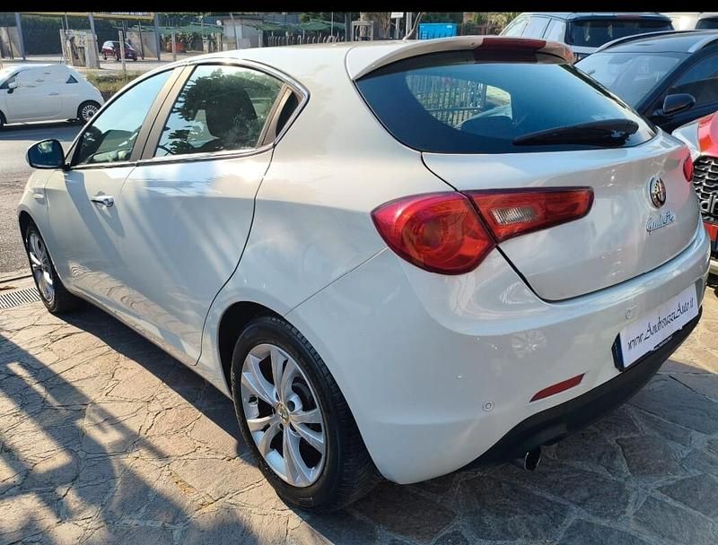Usata Alfa Romeo Giulietta Progression 105 CV (77 kW) 2013 Bianco Utilitaria