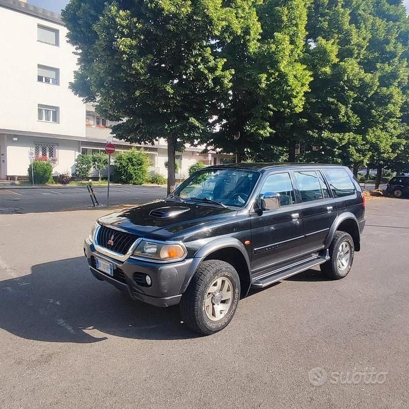Usata Mitsubishi Pajero Sport 99 CV (72 kW) 1999 Nero SUV