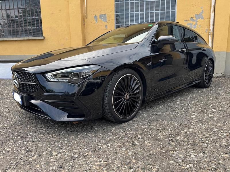 Nero Usata 2023 Mercedes CLA200 Shooting Brake AMG Line Premium Station wagon | 35.000 € (Cara) - Immagine 1/4