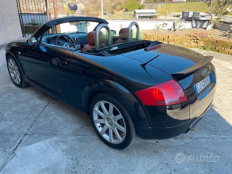 Usata Audi TT Roadster 179 CV (131 kW) 2001 Nero Cabrio