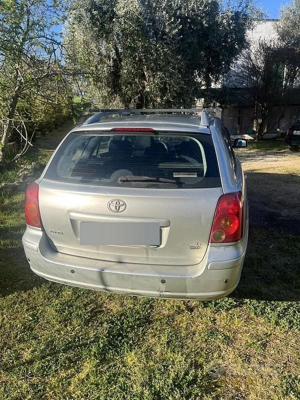 Usata Toyota Avensis 2003 Grigio Station wagon